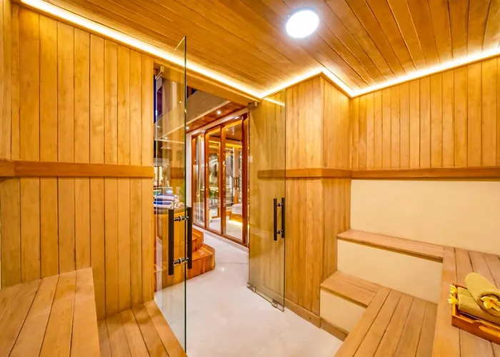 Lima 8bdr Jacuzzi Sauna Ice-bath Cinema Villa Seminyak (Bali)