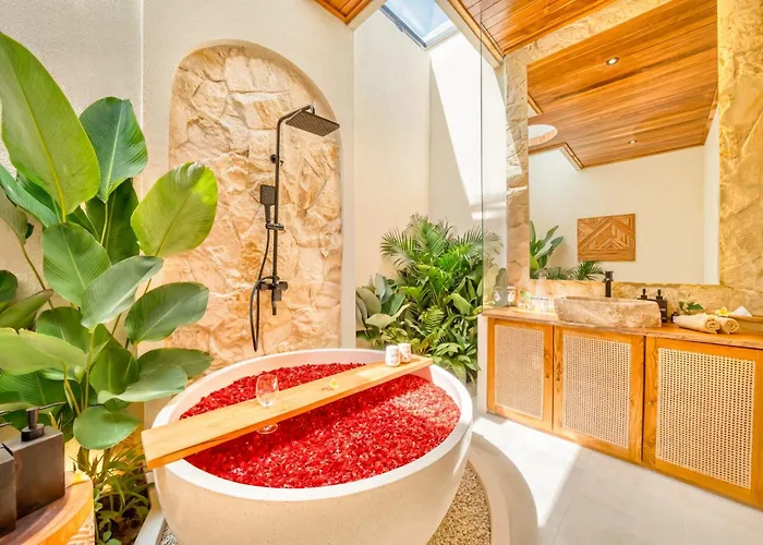 Lima 8bdr Jacuzzi Sauna Ice-bath Cinema * Seminyak (Bali)